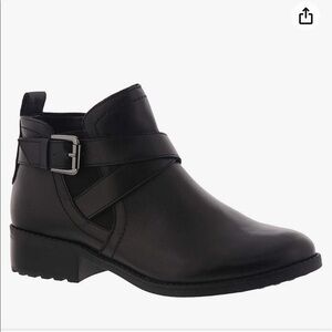 East spirit black leather 8.5 reward ankle boot.